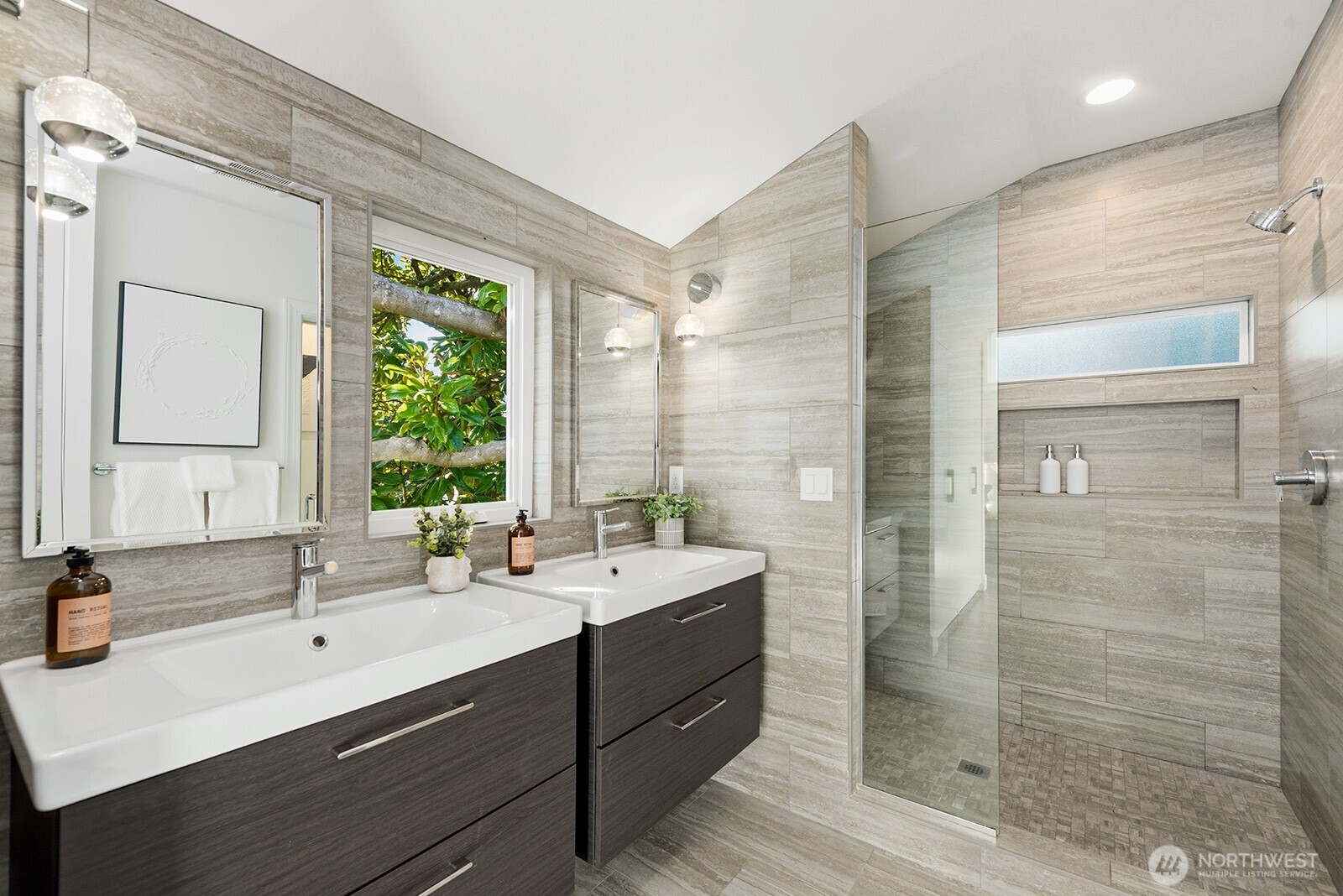 property viewer photo 23