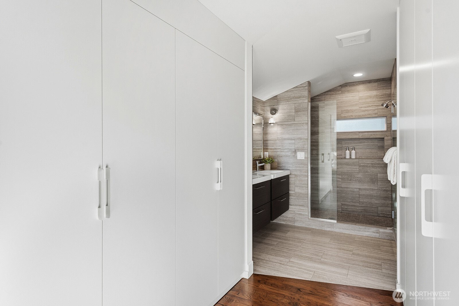 property viewer photo 24