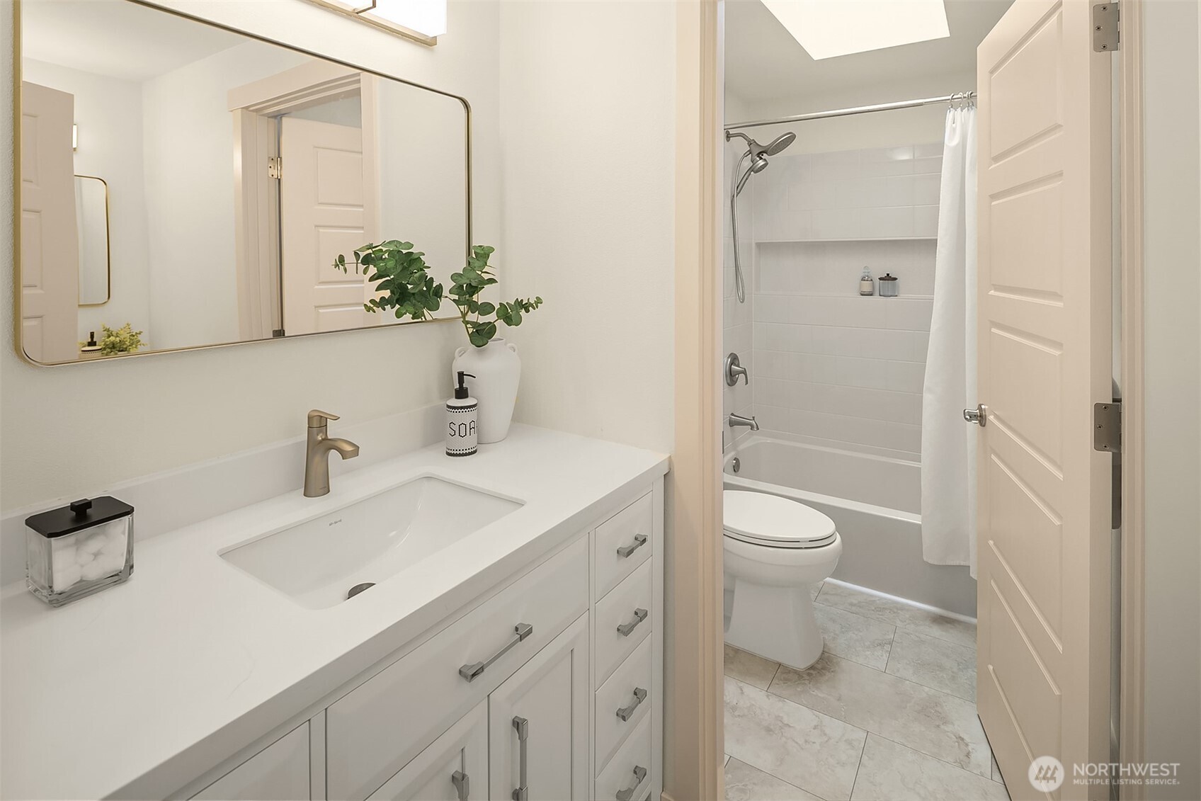 property viewer photo 16