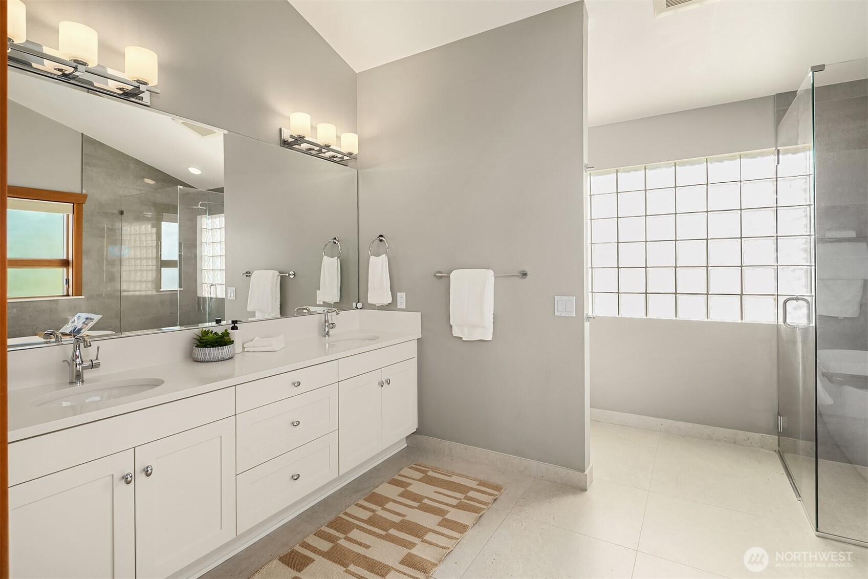 property viewer photo 17