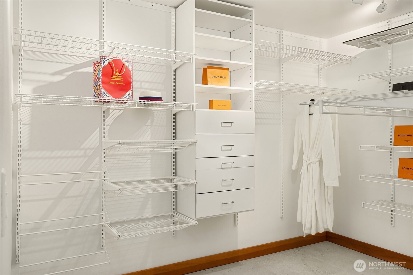 property viewer photo 18