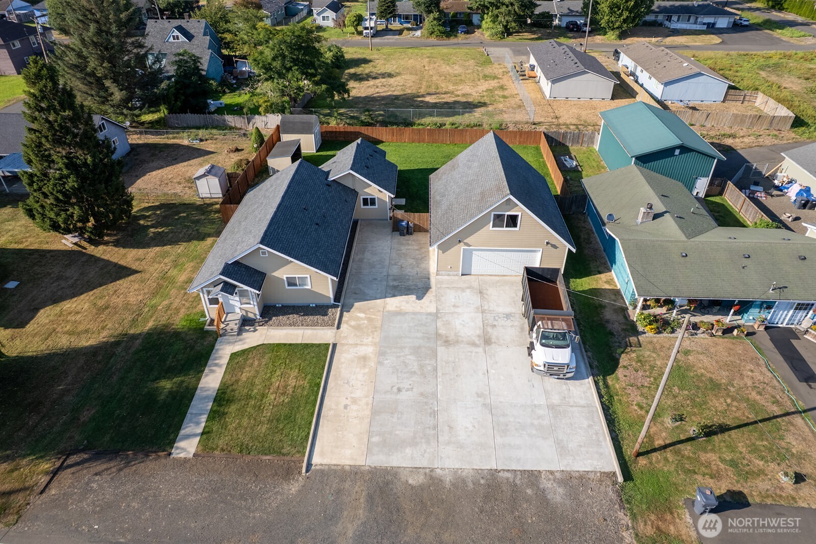 main property photo 5