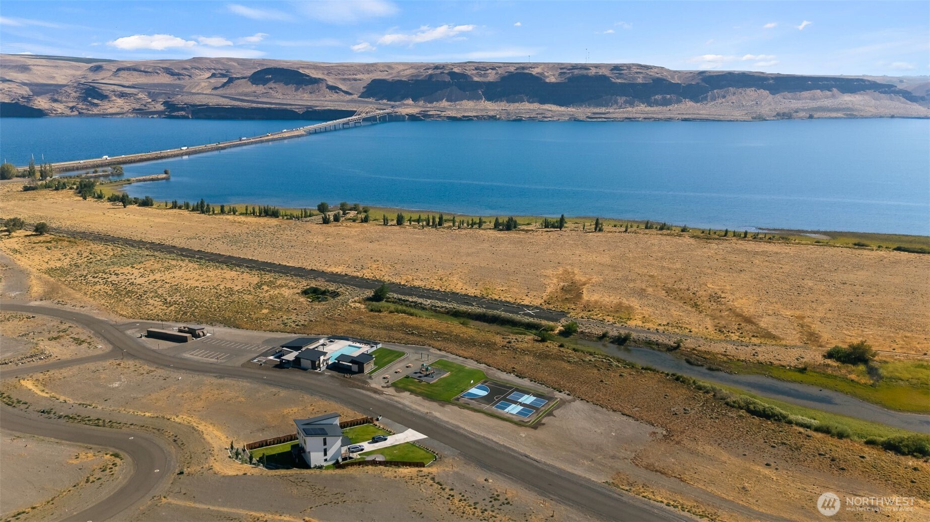 main property photo 13
