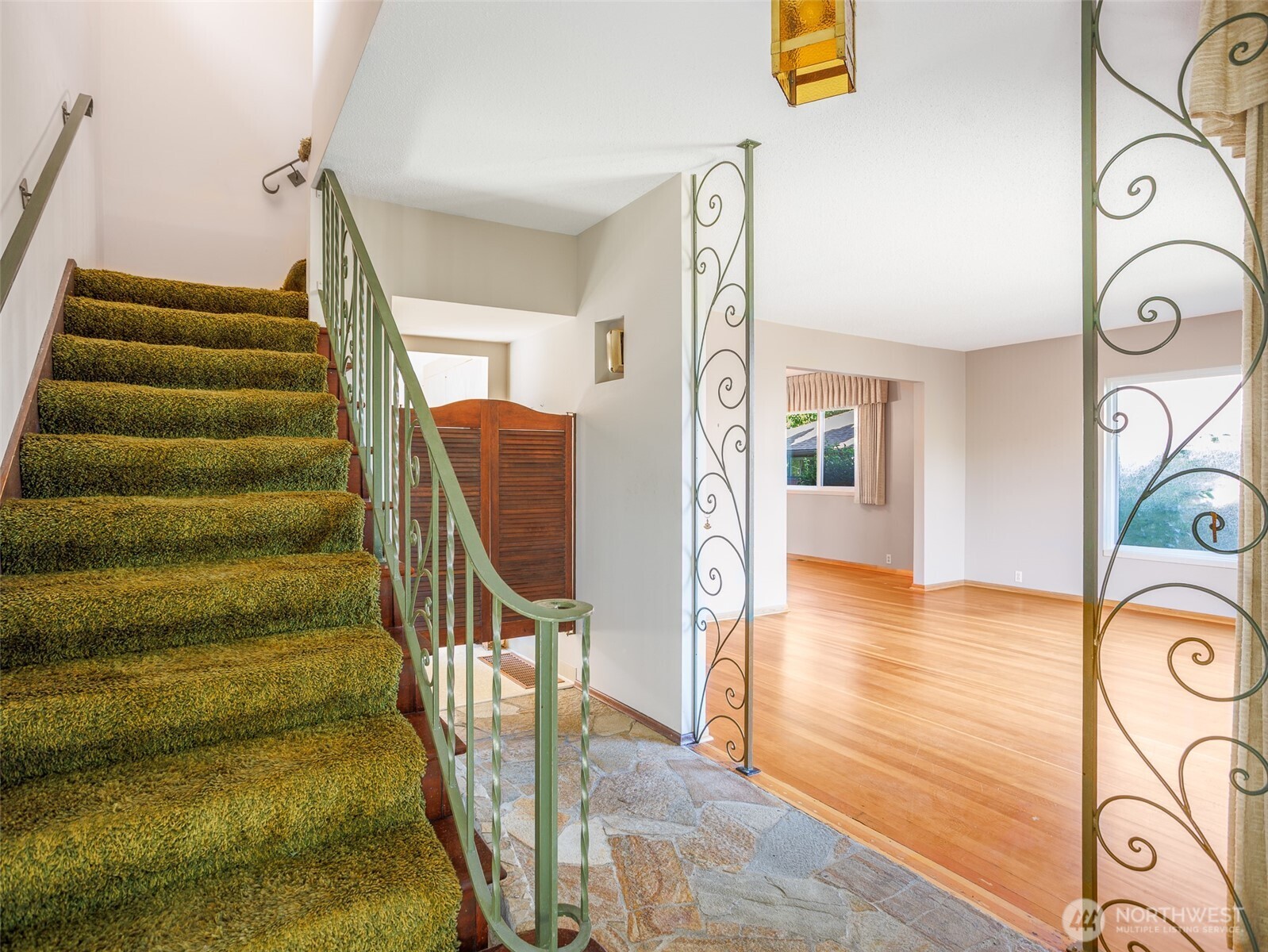 property viewer photo 10