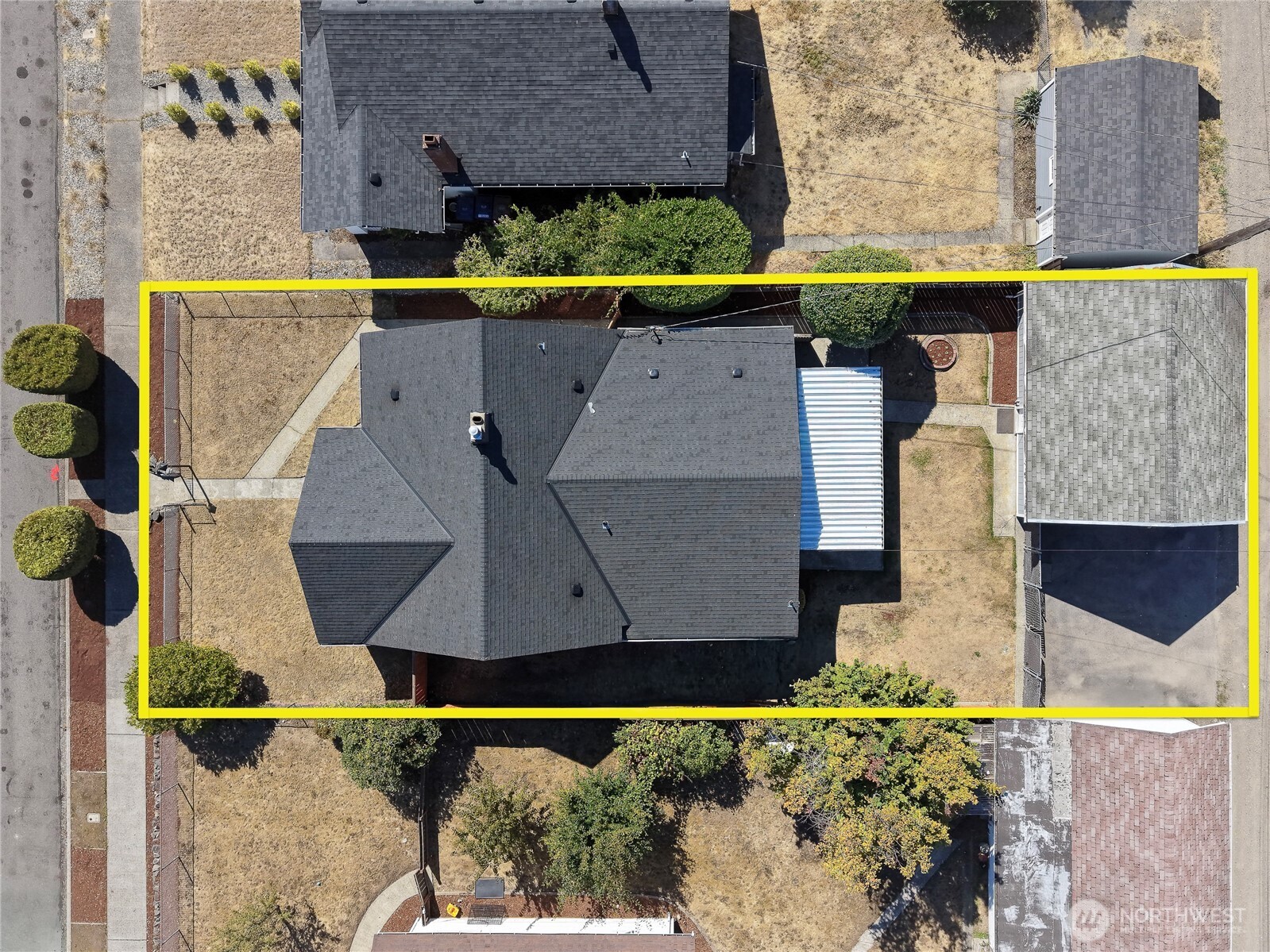 main property photo 23