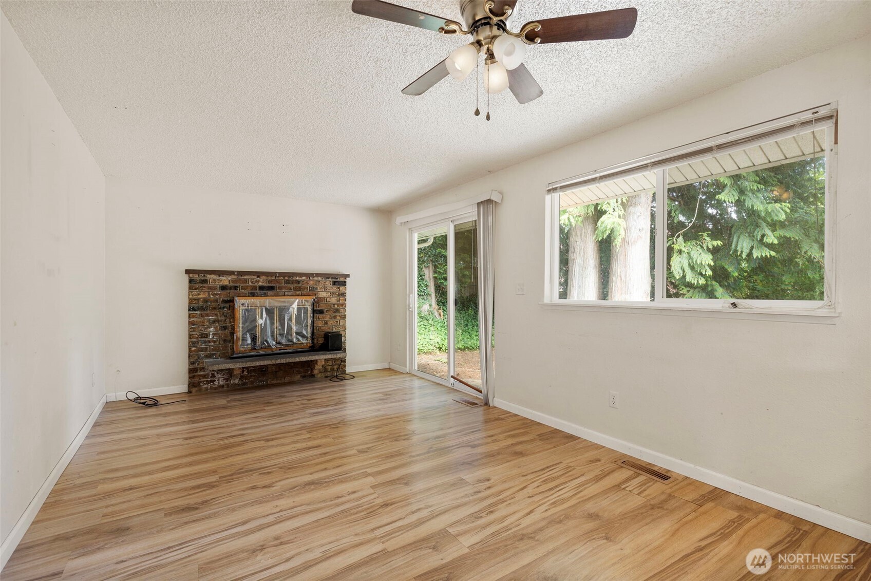 property viewer photo 7