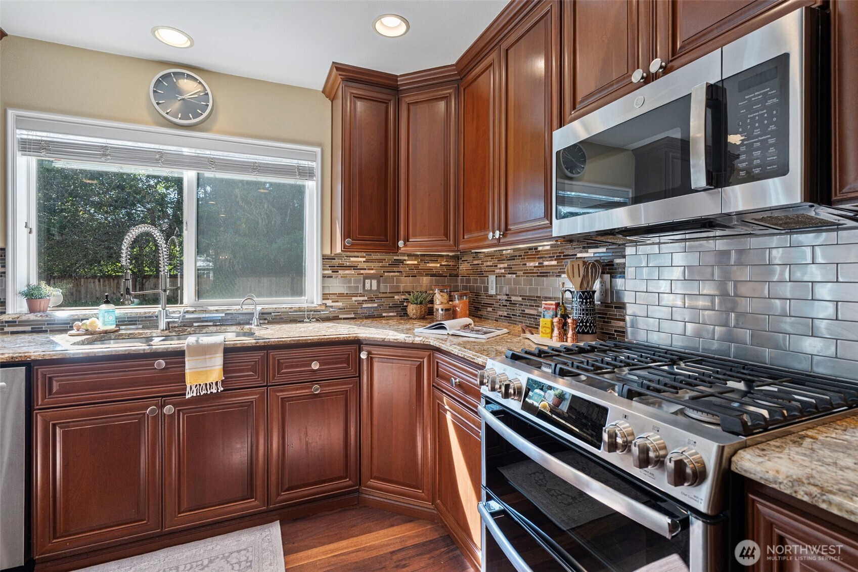 property viewer photo 13