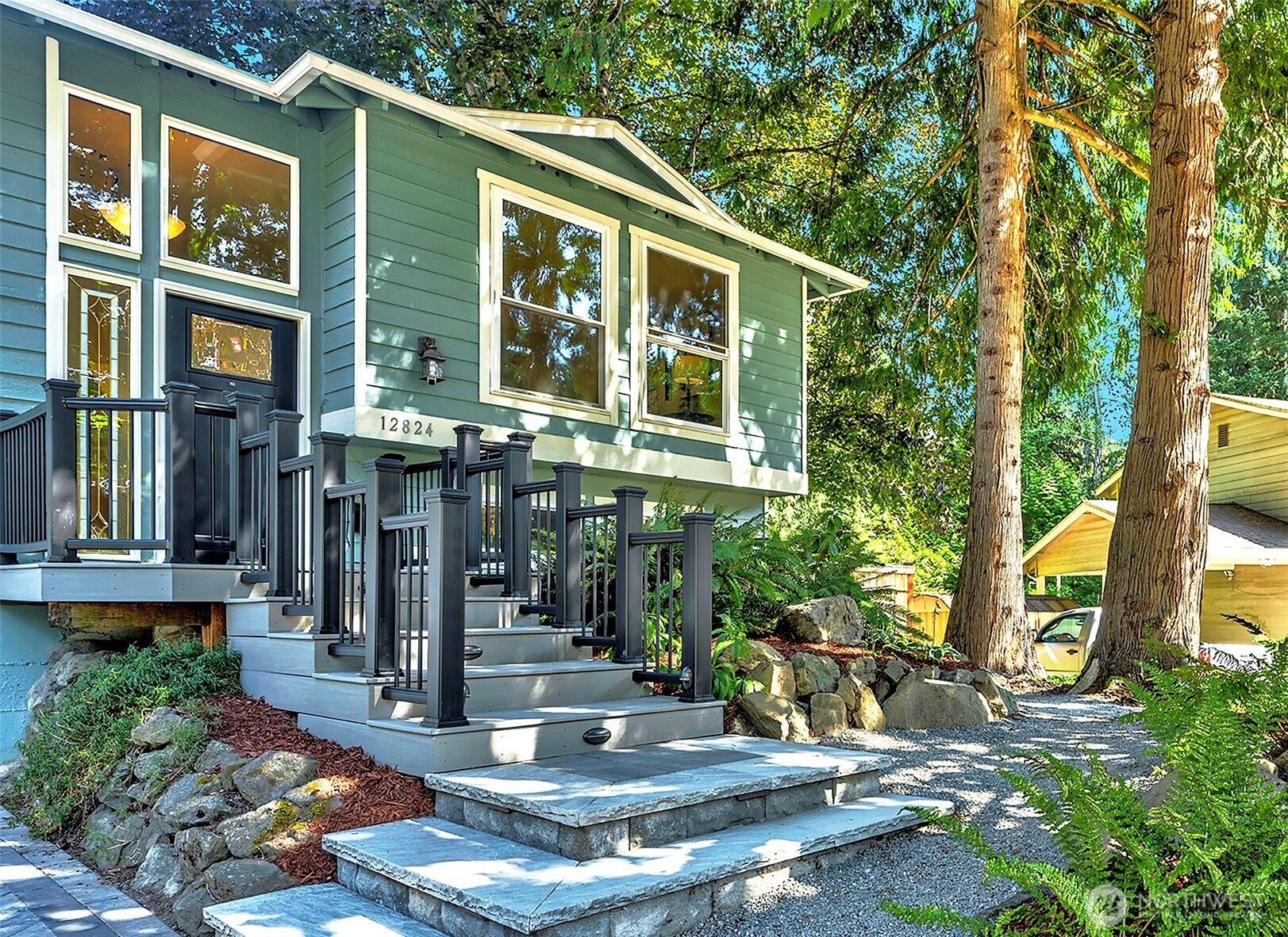 property viewer photo 2