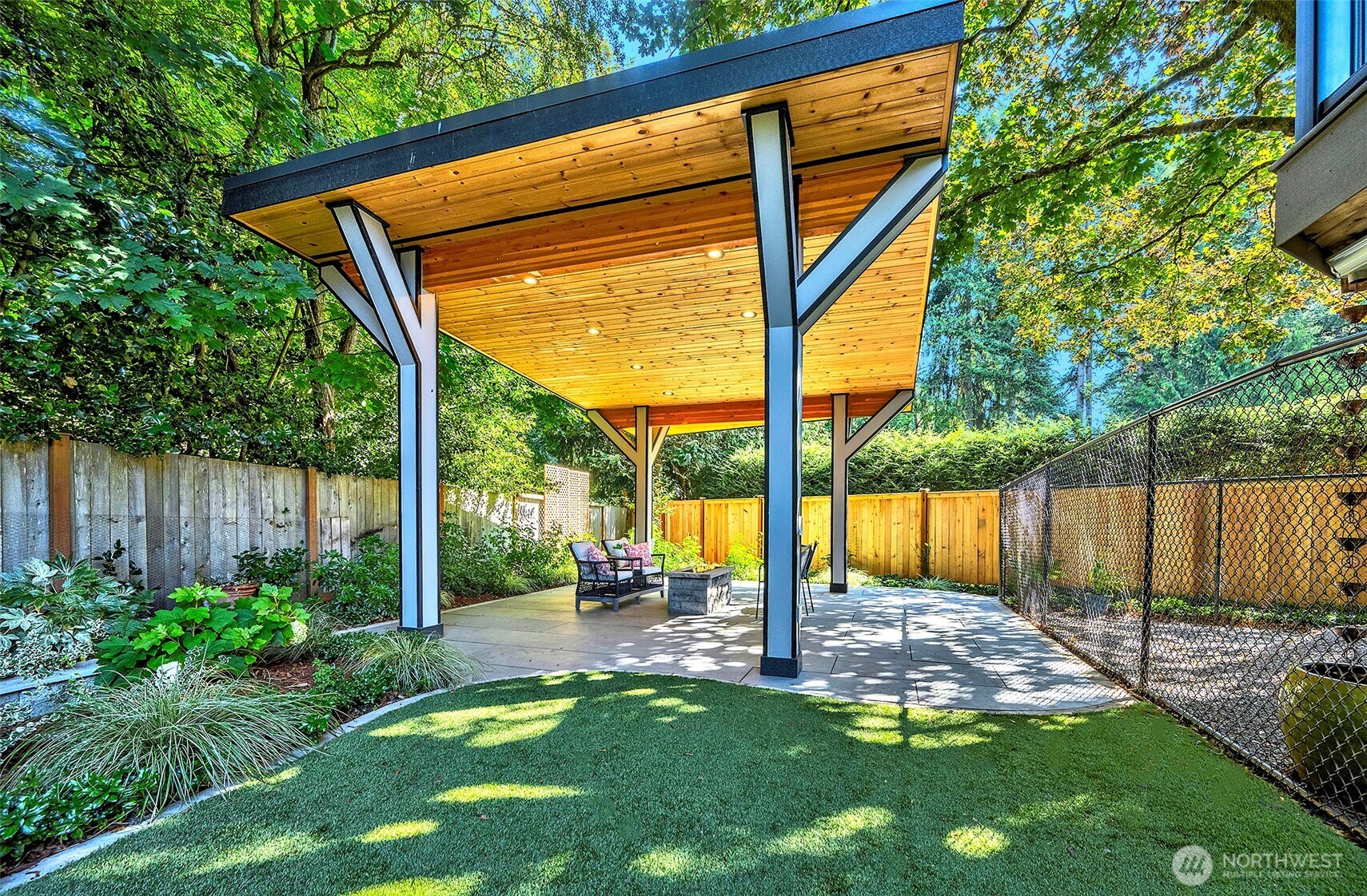 property viewer photo 3