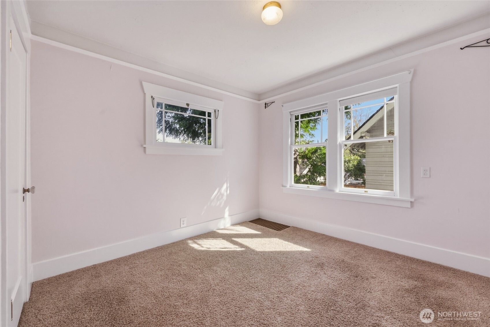 property viewer photo 11