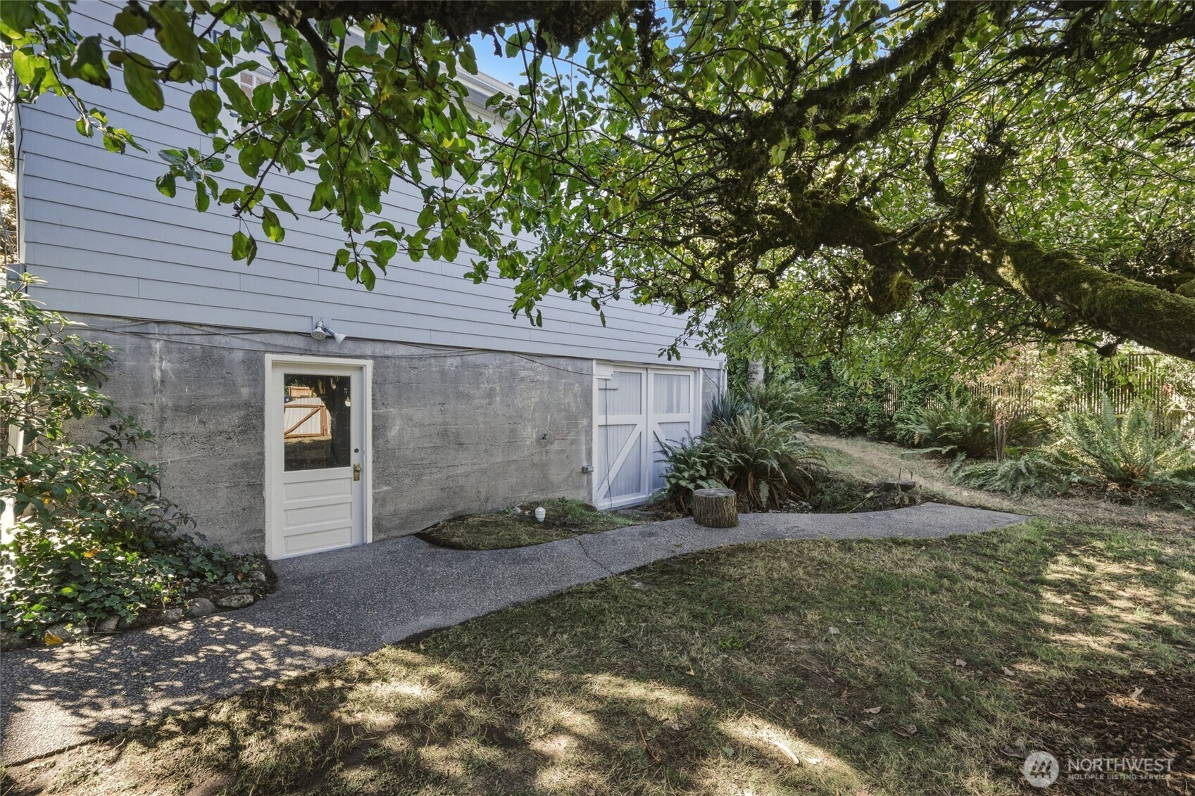 property viewer photo 23