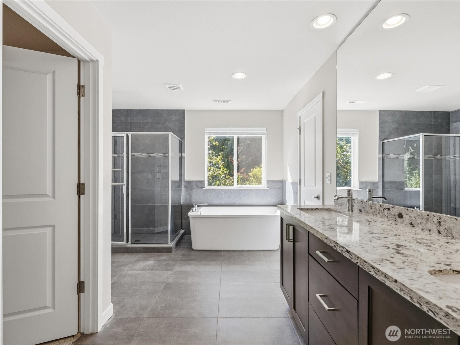 property viewer photo 16