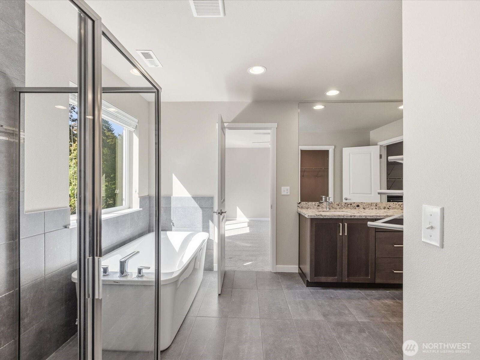 property viewer photo 17