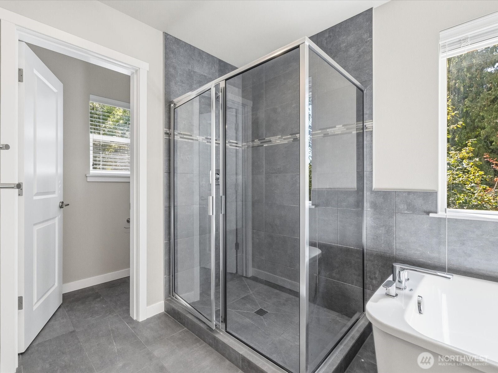 property viewer photo 18