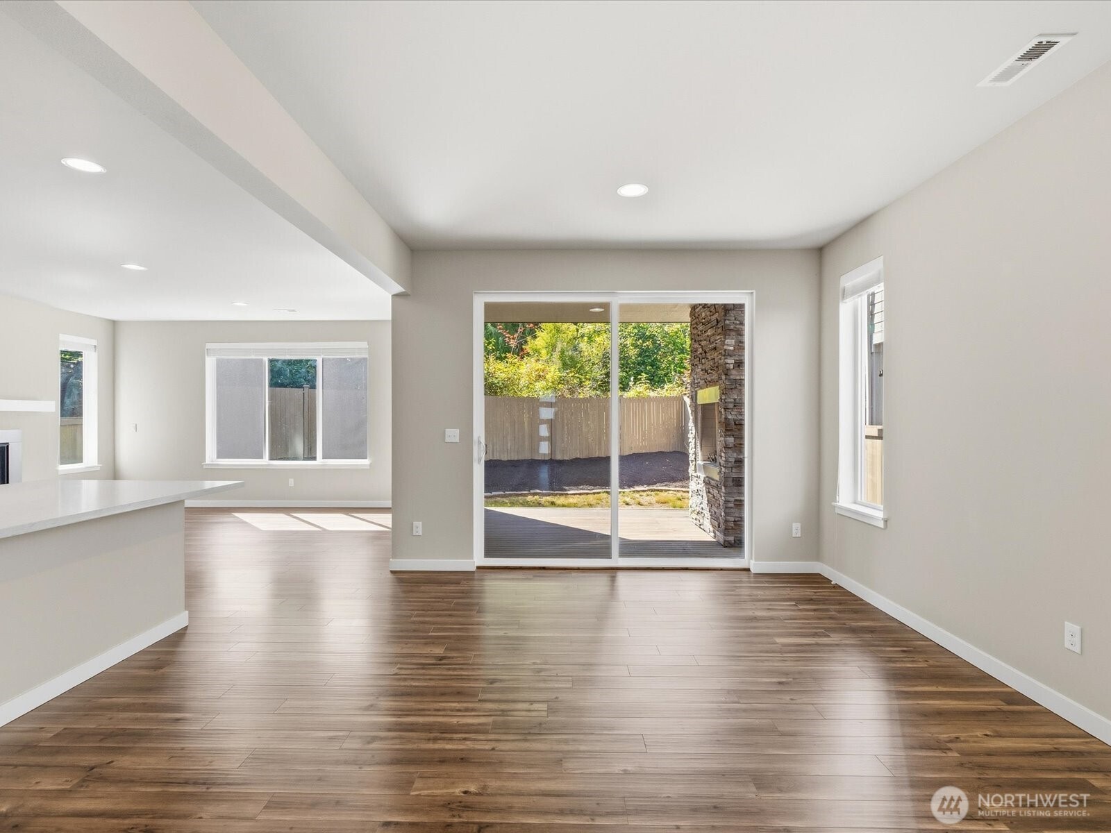 property viewer photo 6