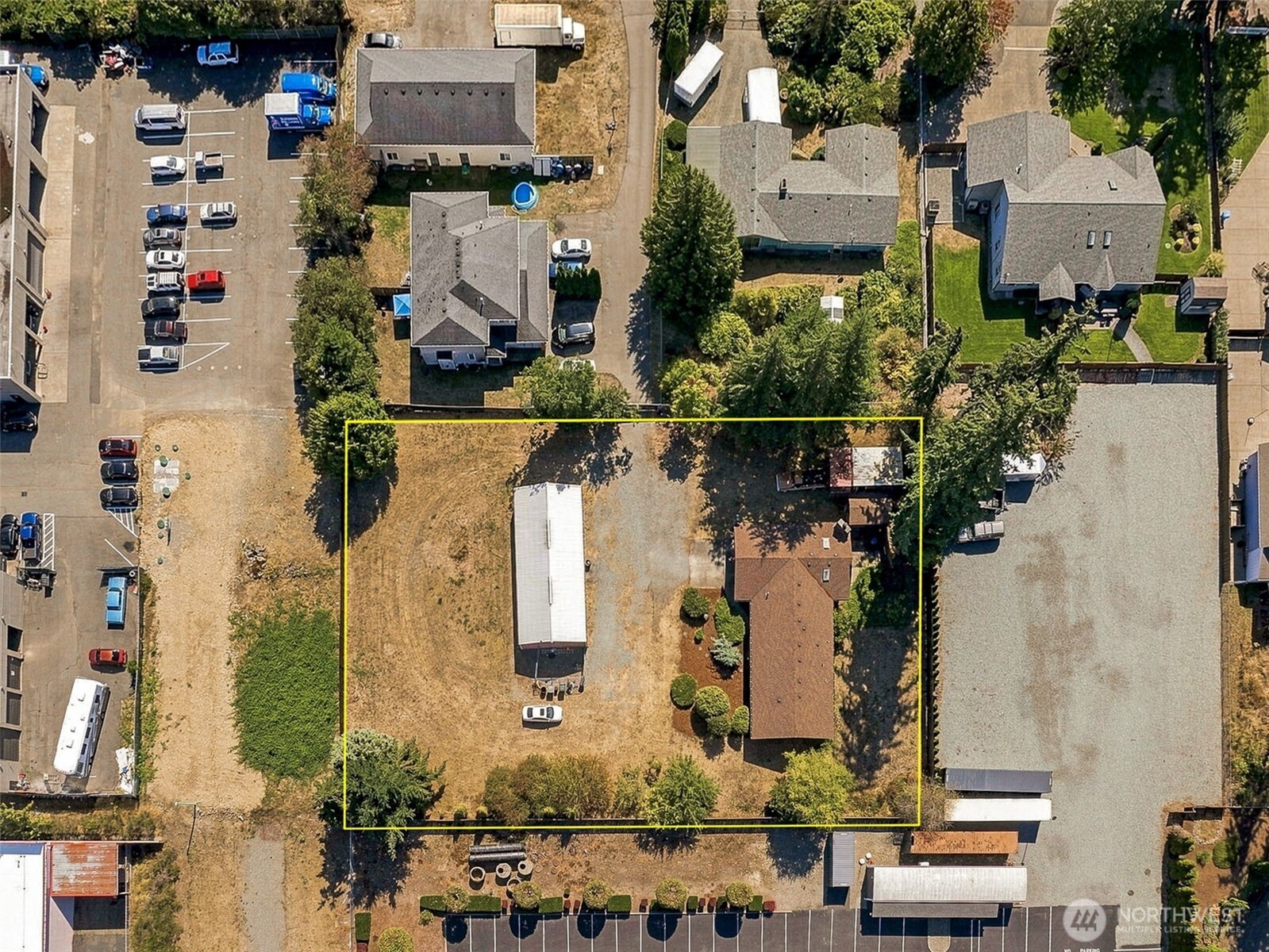 main property photo 28