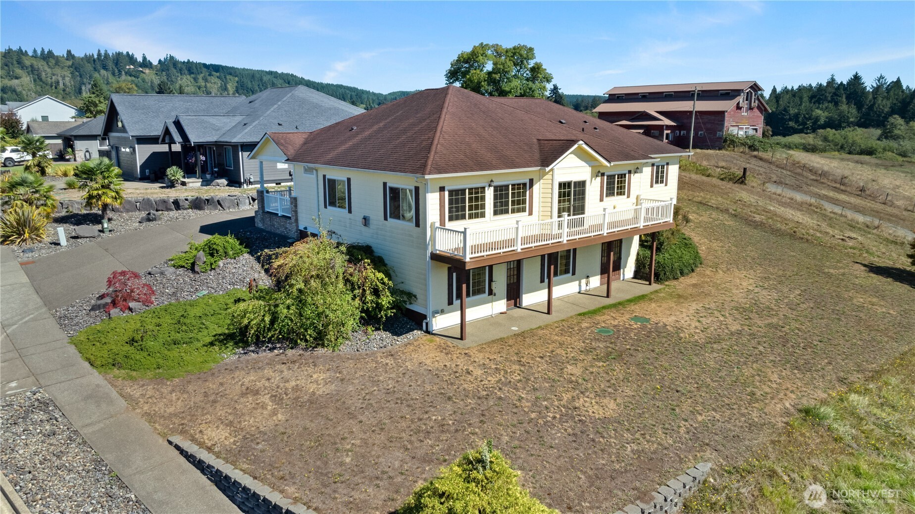 main property photo 35