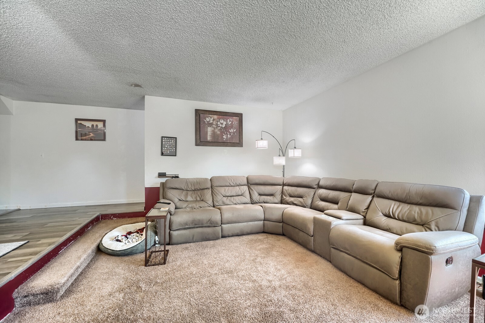 property viewer photo 4