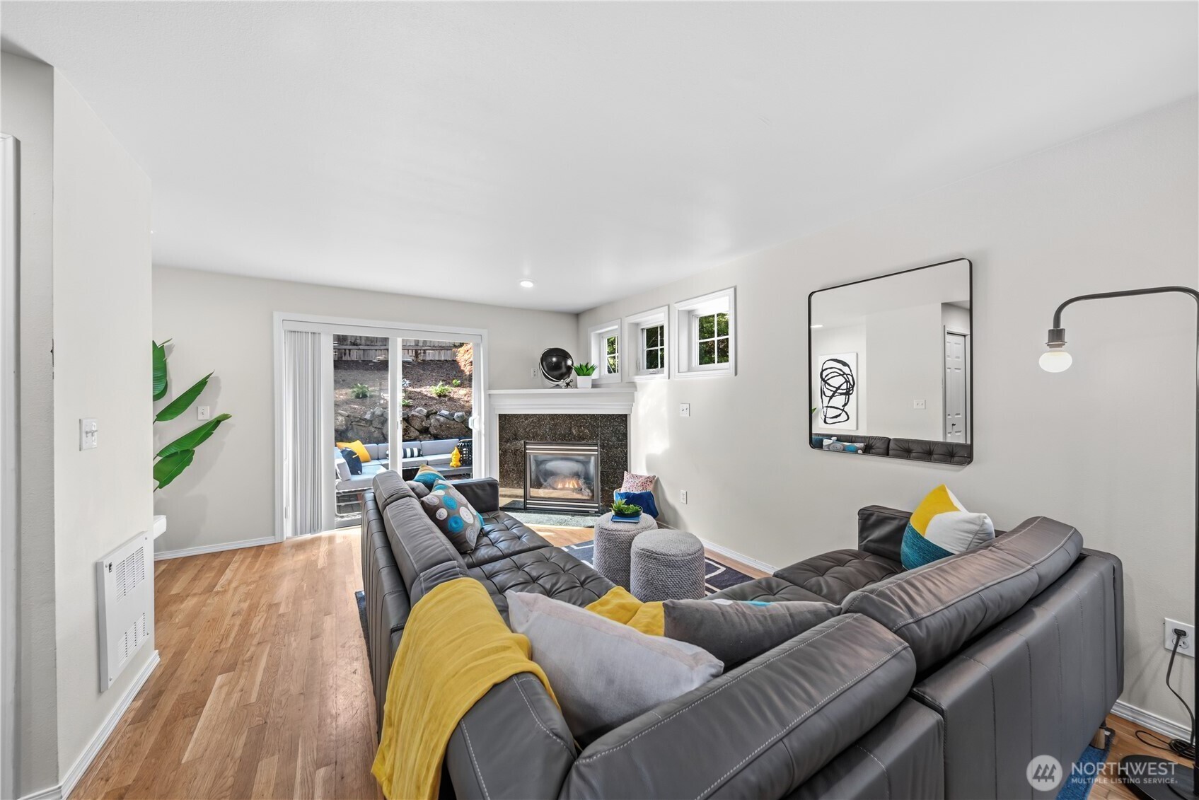 property viewer photo 3