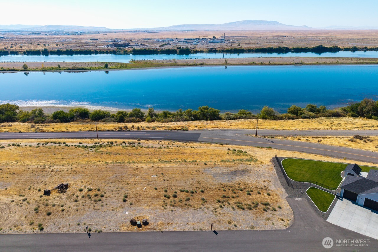 main property photo 10