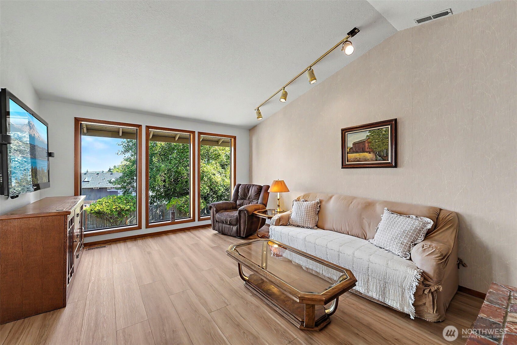 property viewer photo 6