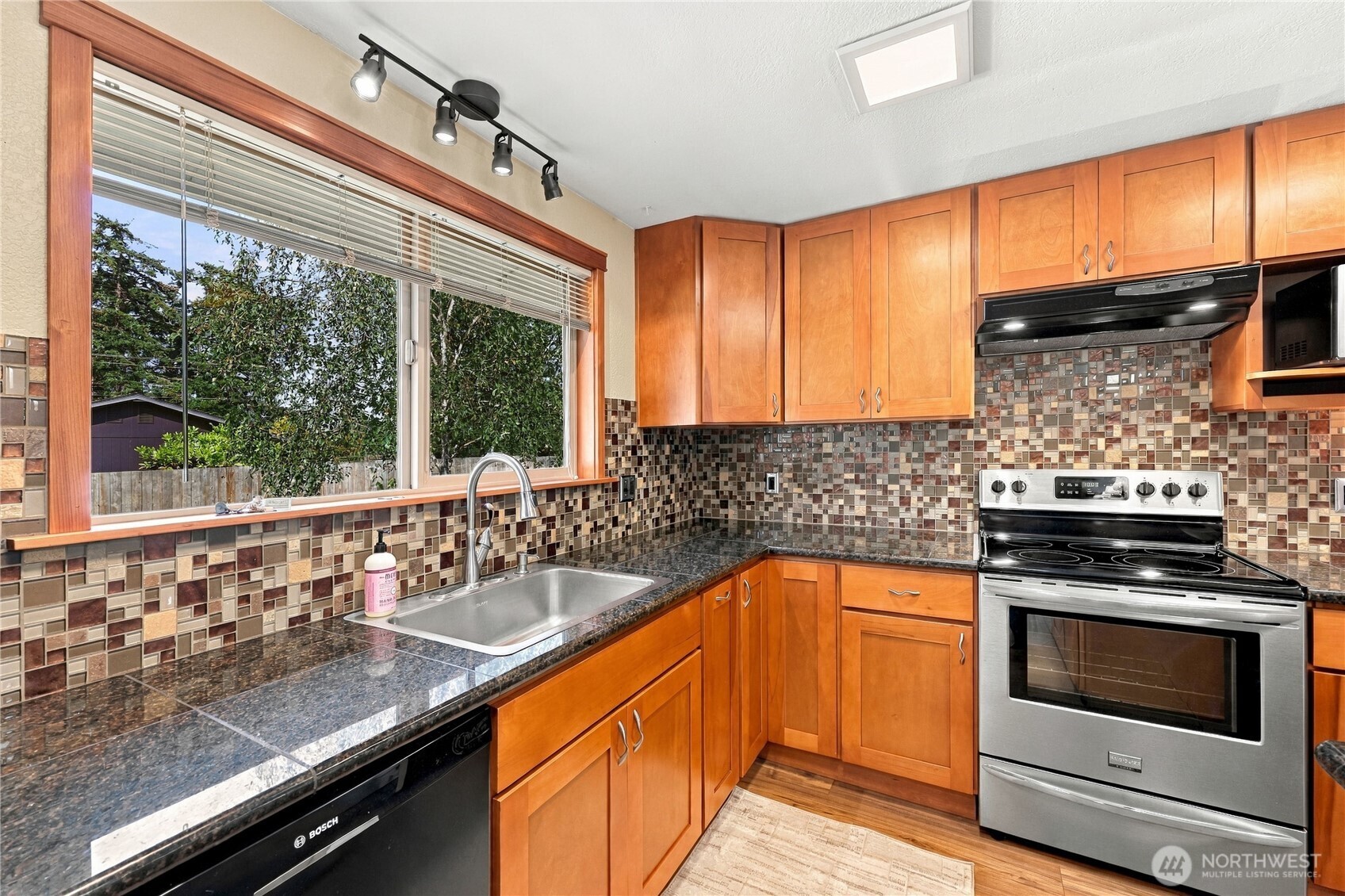 property viewer photo 12