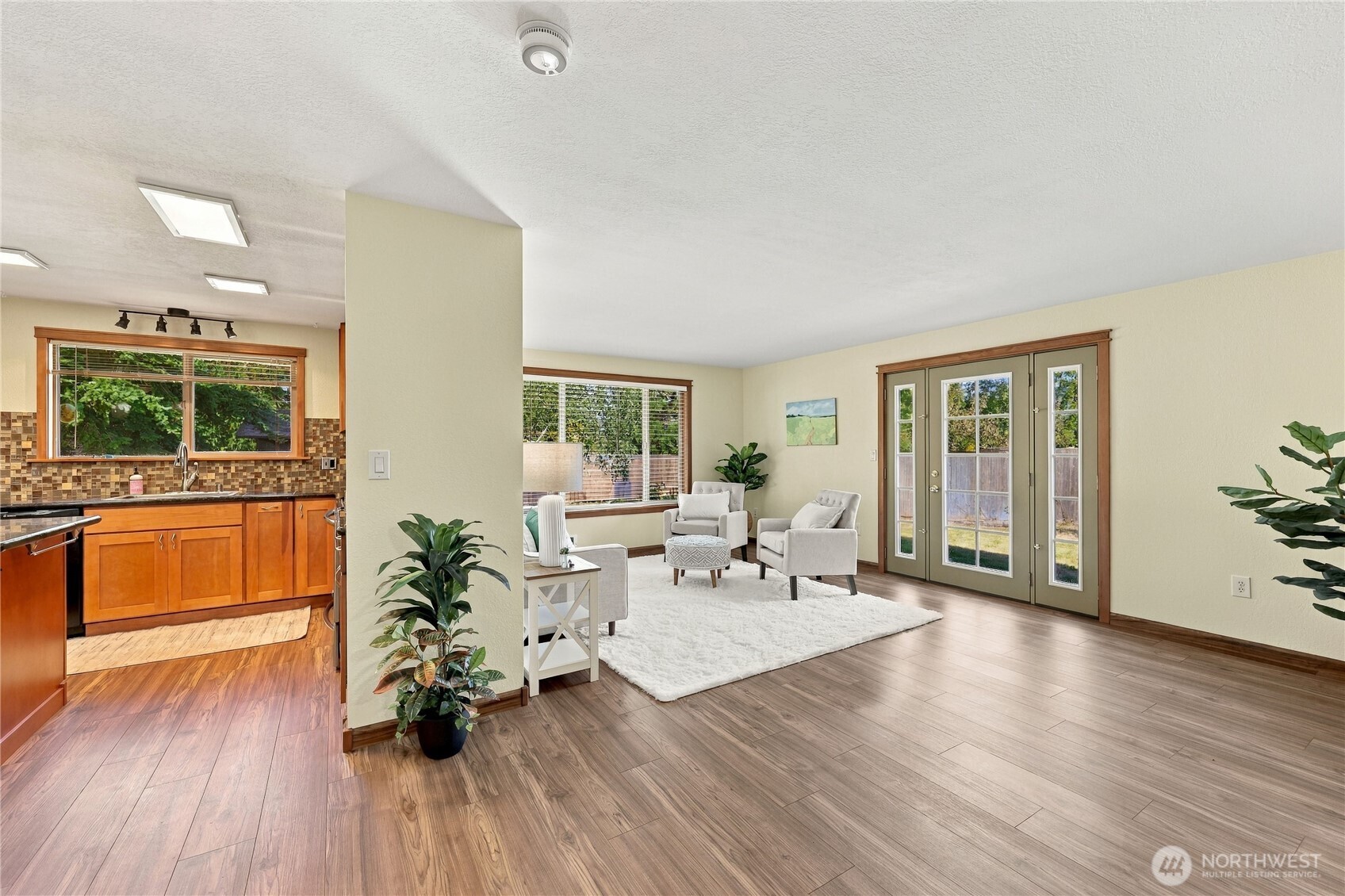 property viewer photo 3