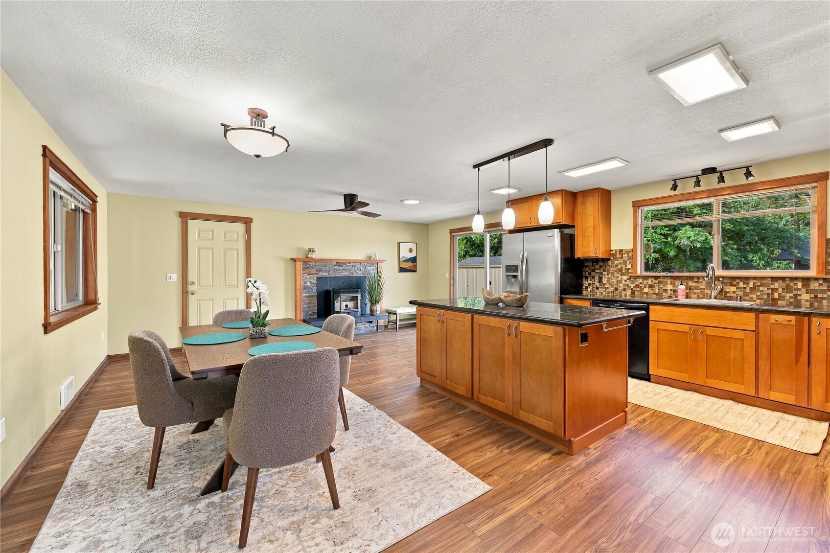 property viewer photo 7