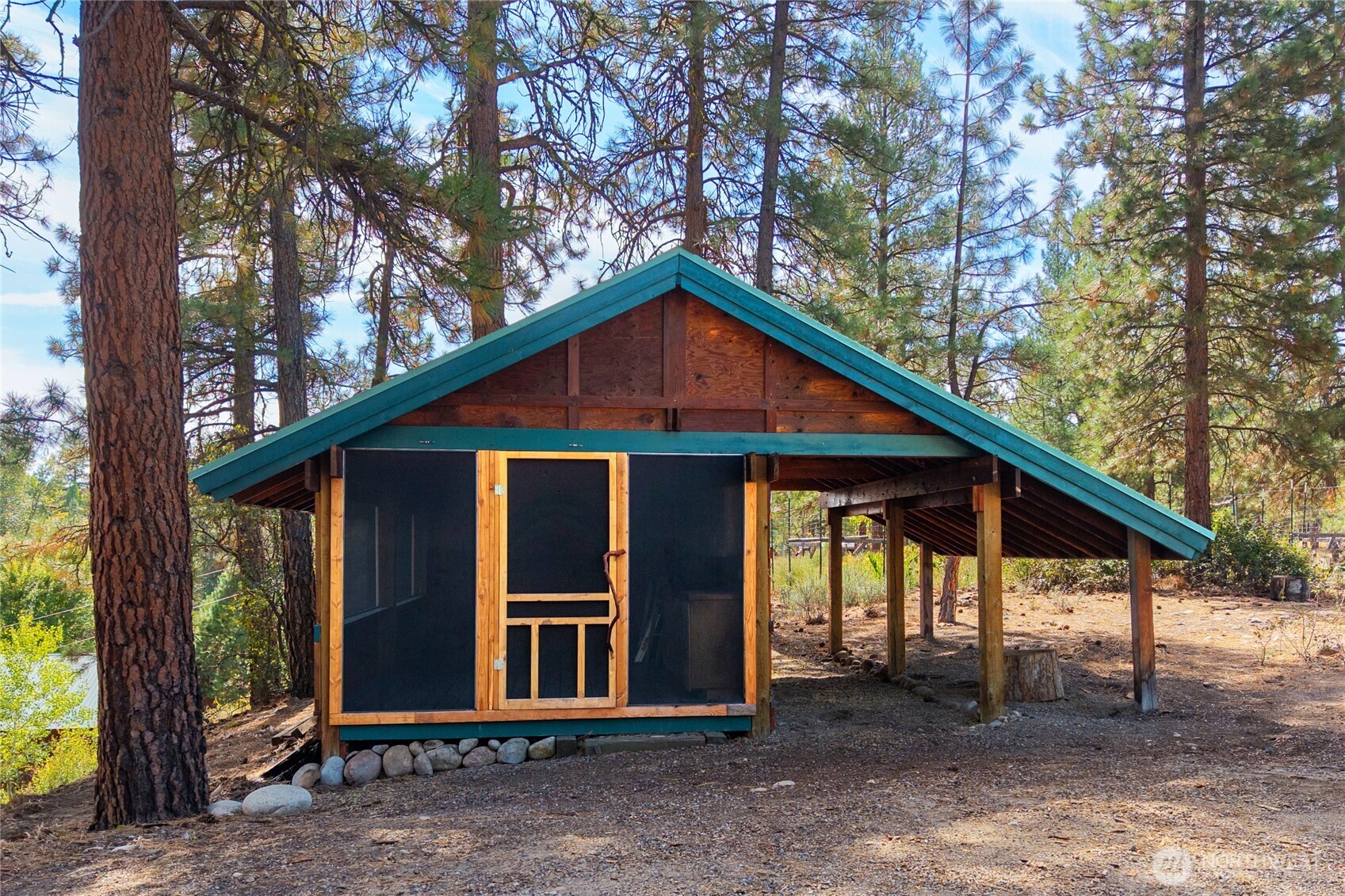 main property photo 32