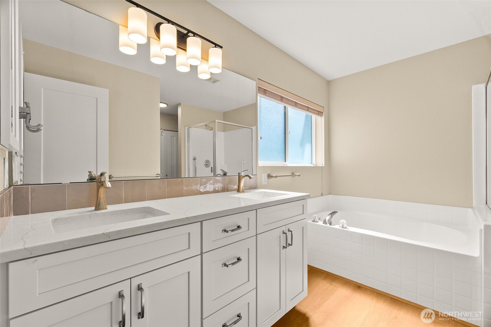 property viewer photo 16