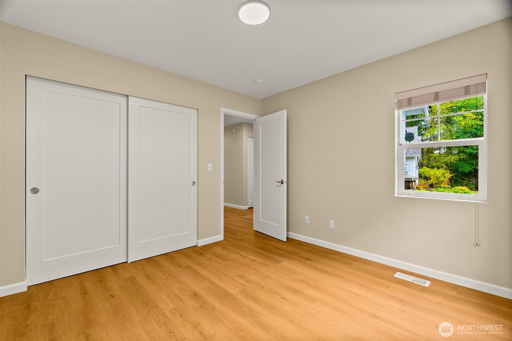 property viewer photo 20