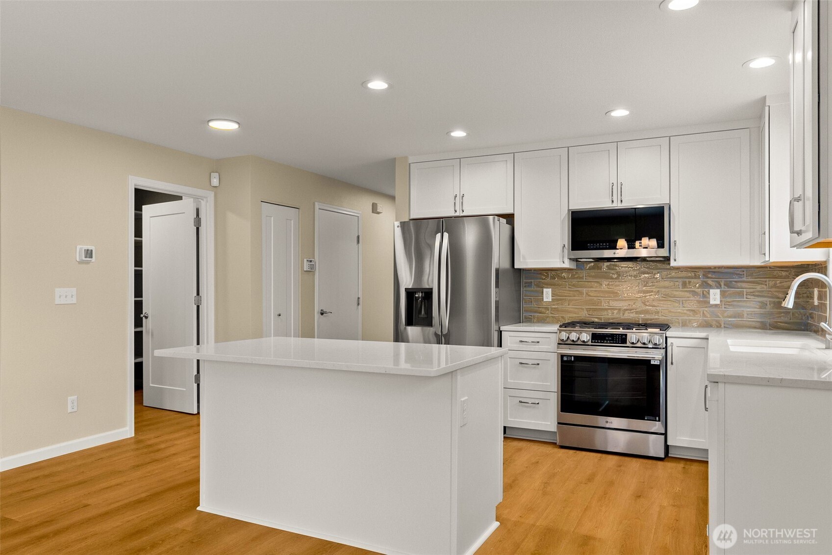 property viewer photo 7