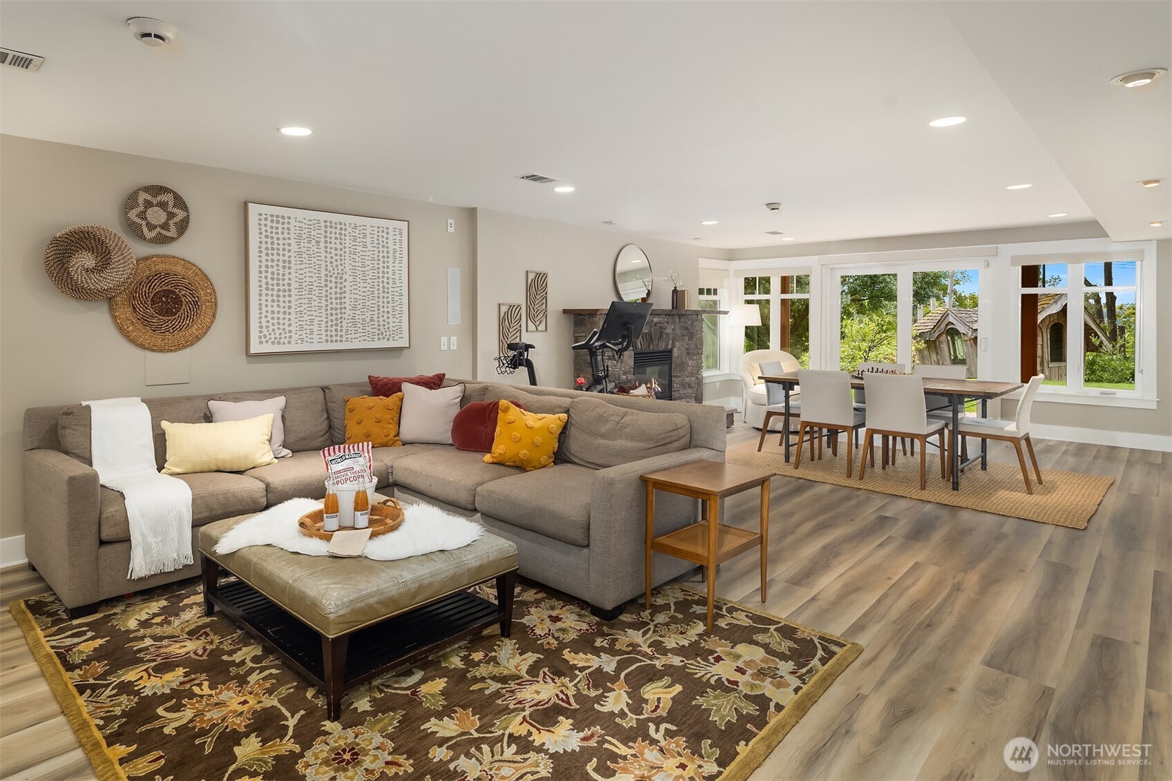 property viewer photo 25