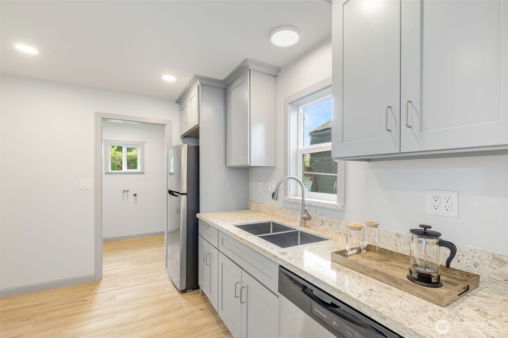 property viewer photo 11