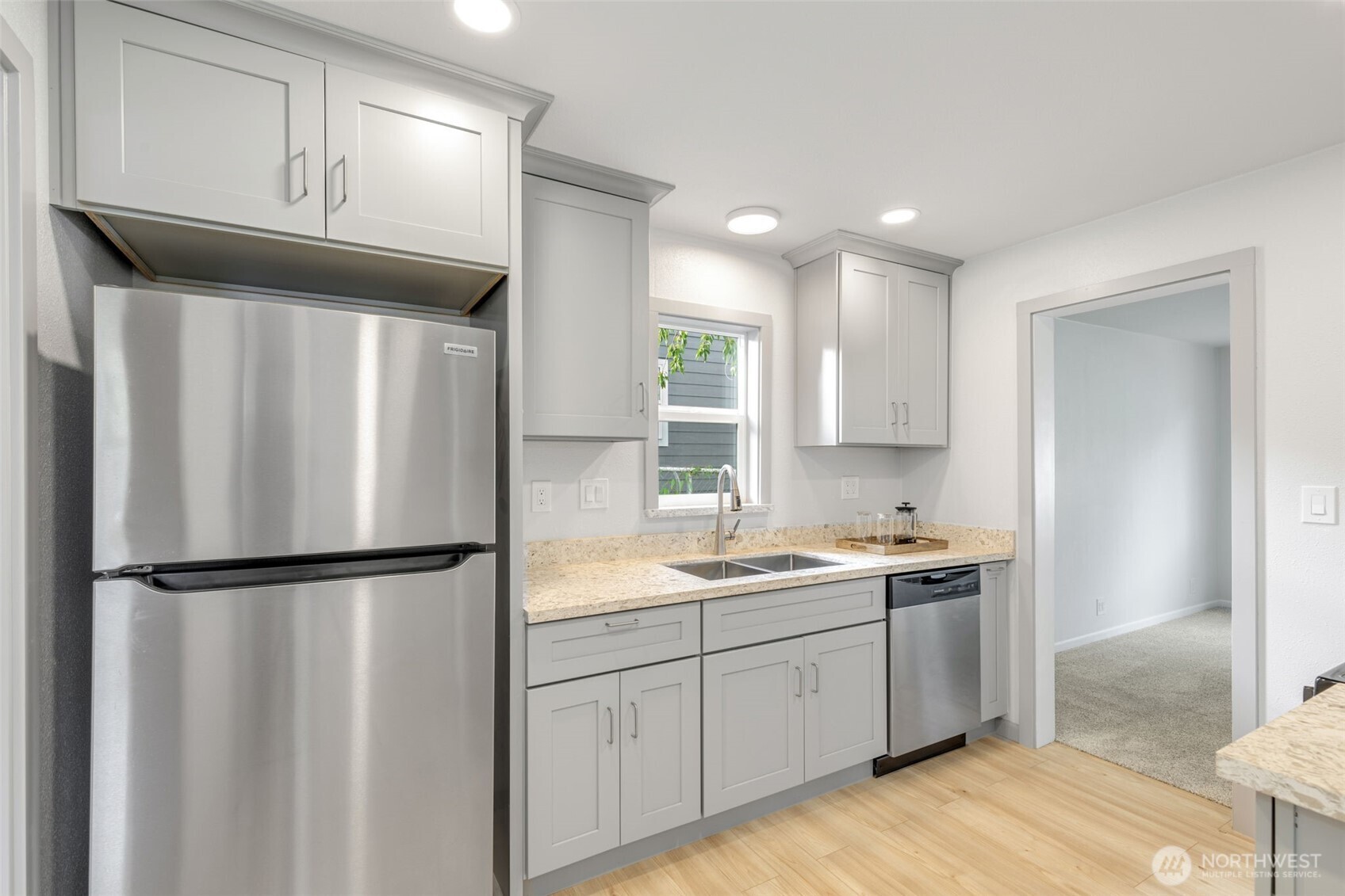 property viewer photo 12