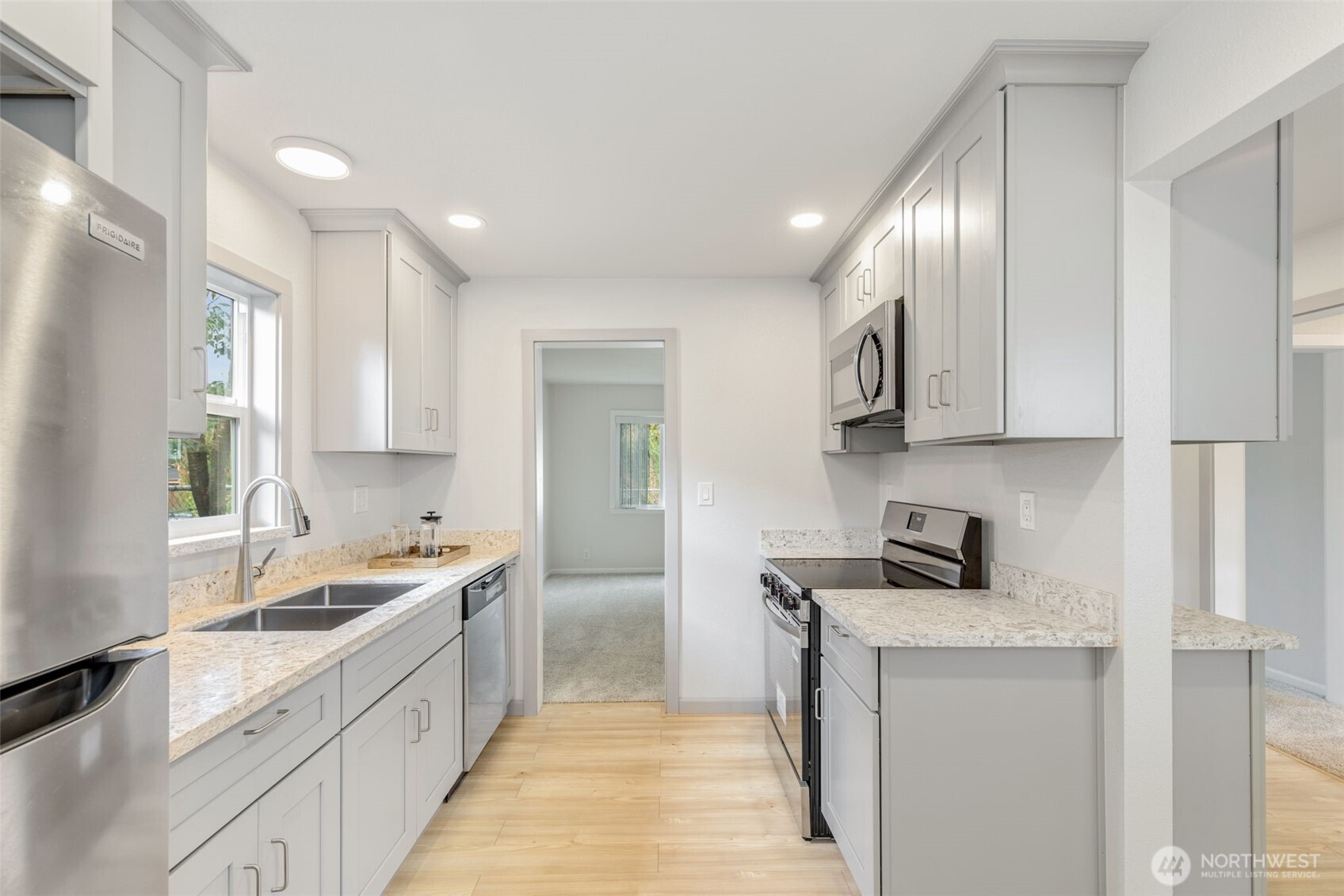 property viewer photo 13