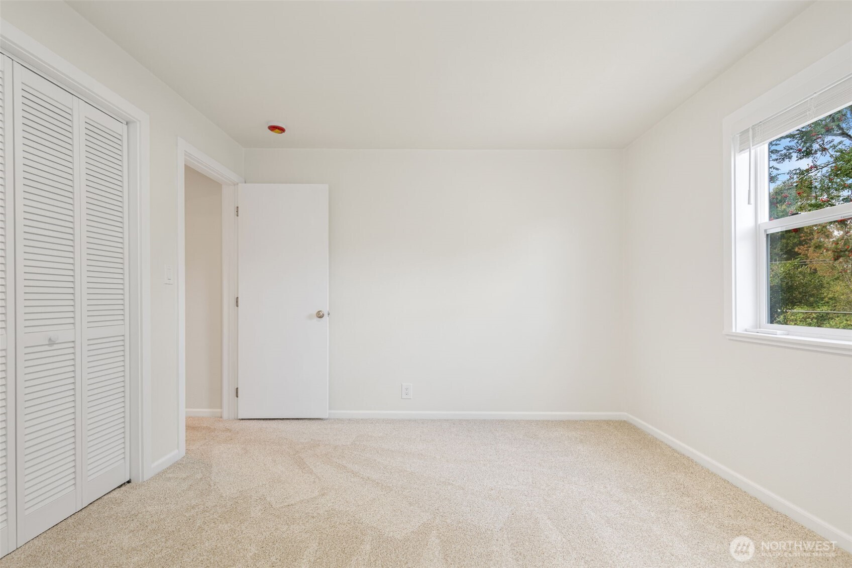 property viewer photo 24