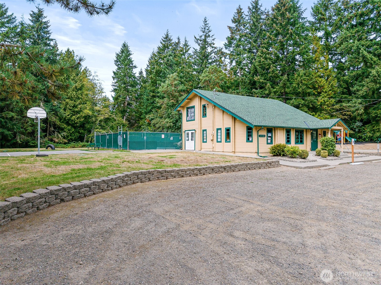 main property photo 30