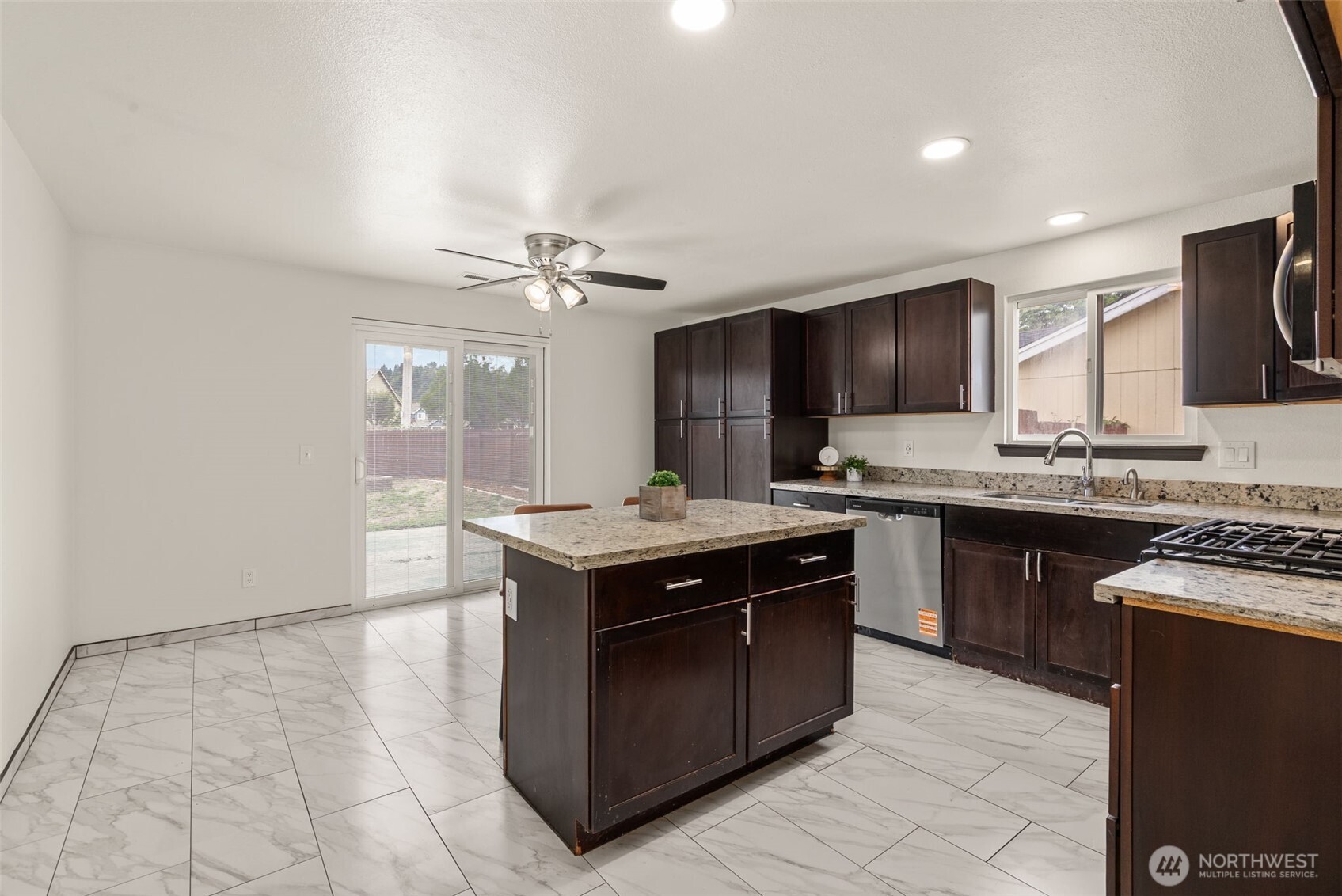 property viewer photo 8