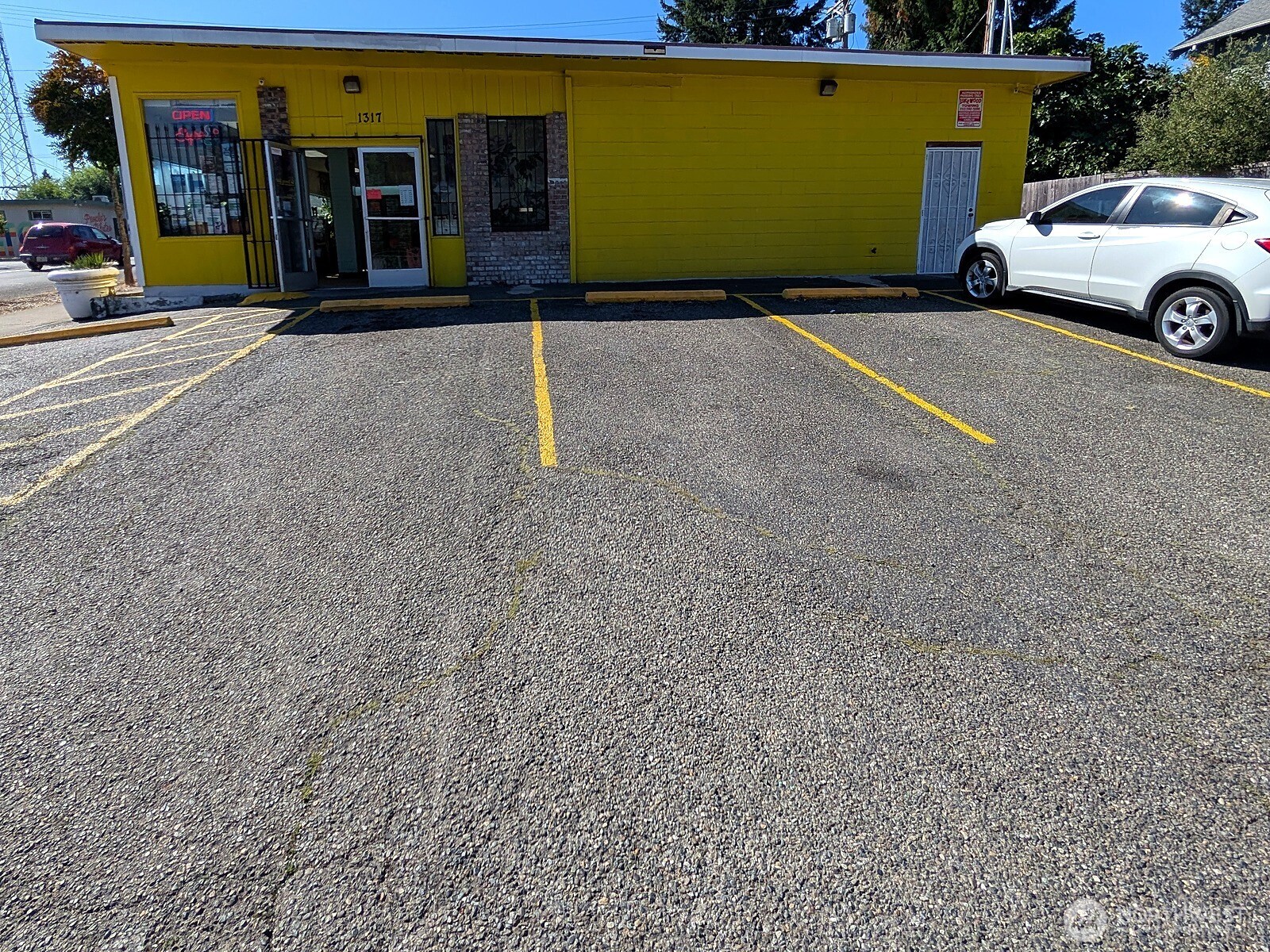 main property photo 16