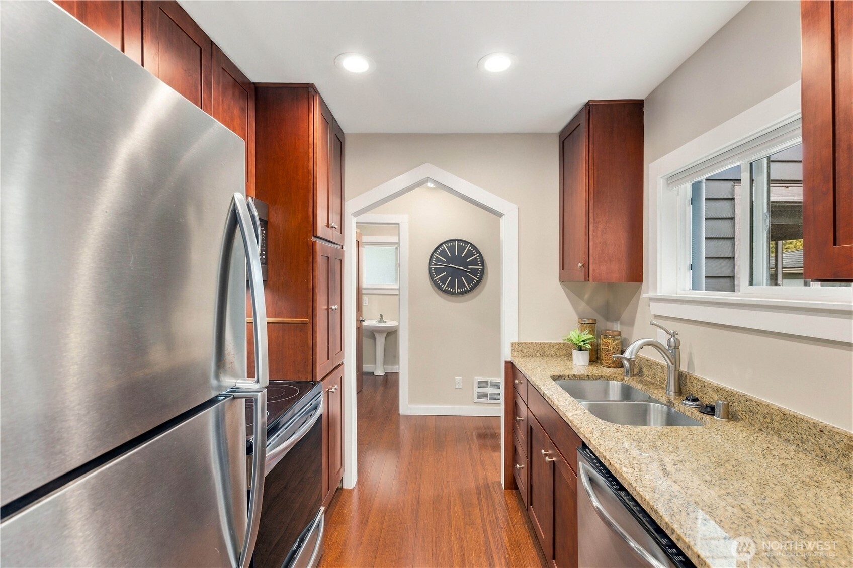 property viewer photo 10