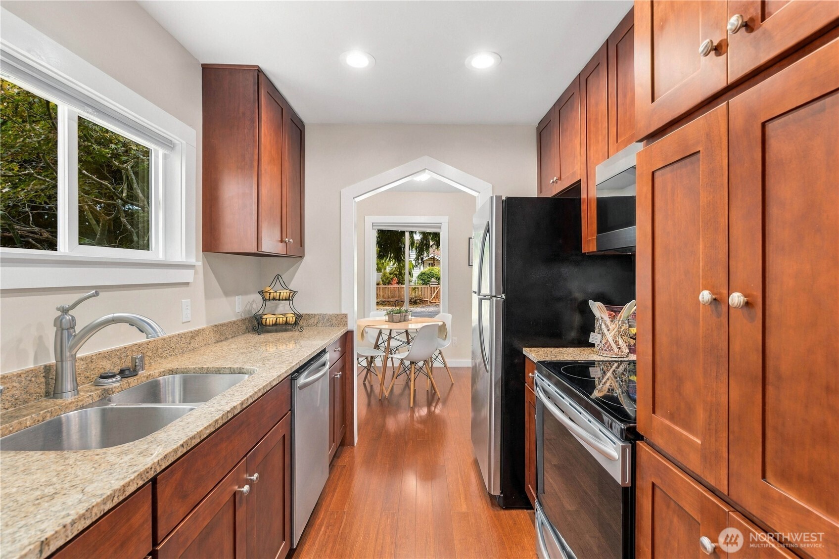 property viewer photo 18