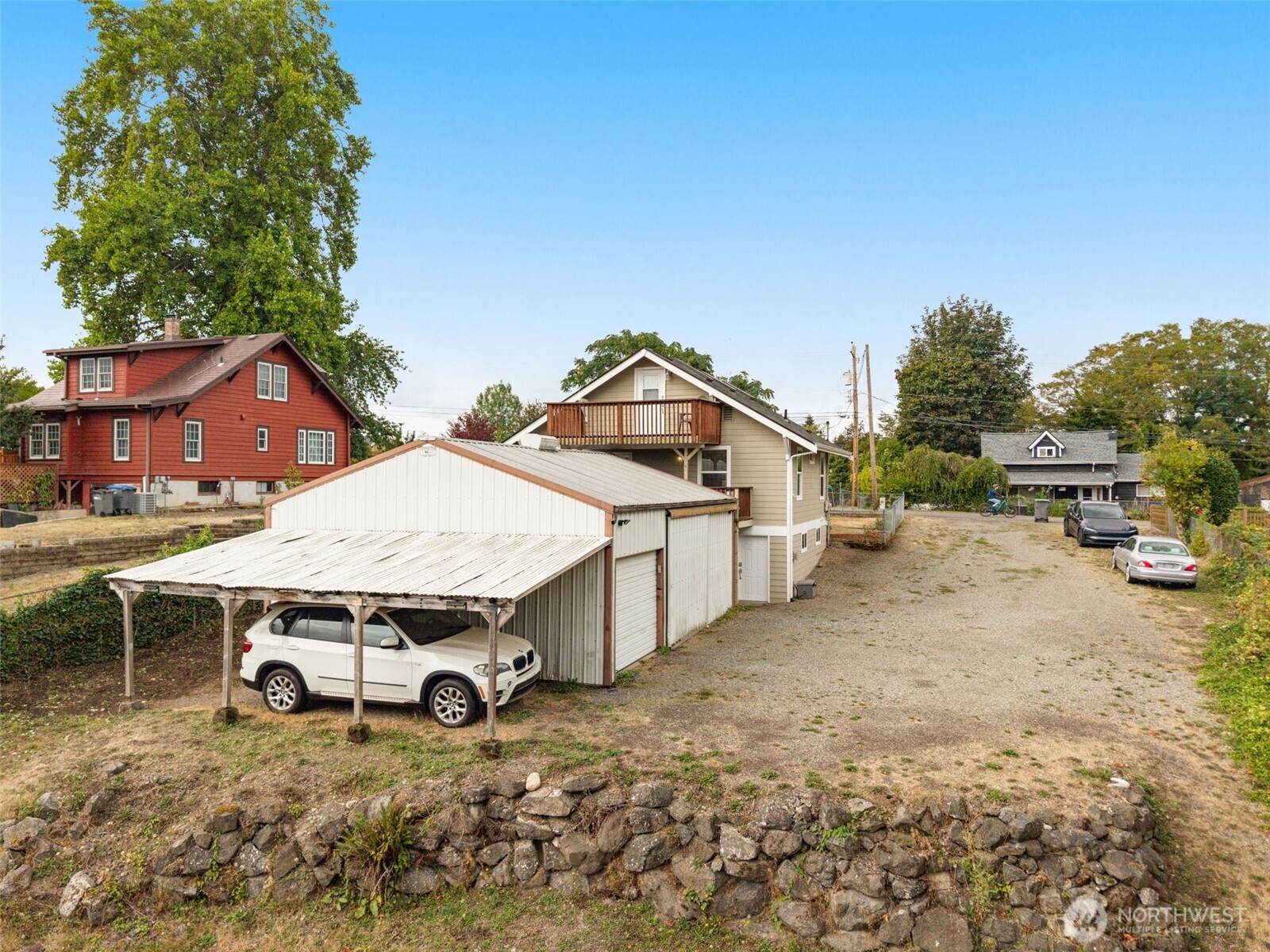 main property photo 23