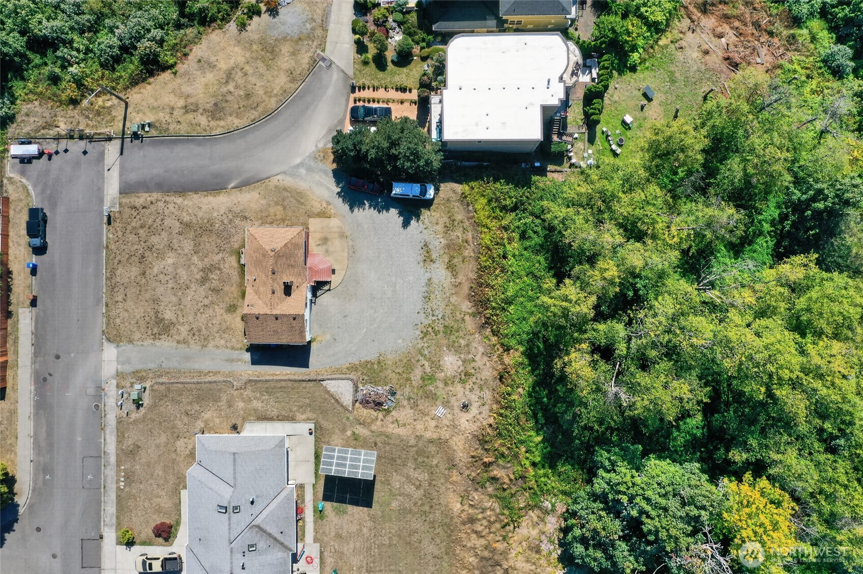 main property photo 32
