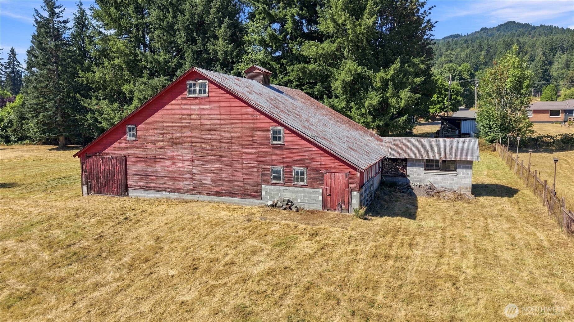 main property photo 28