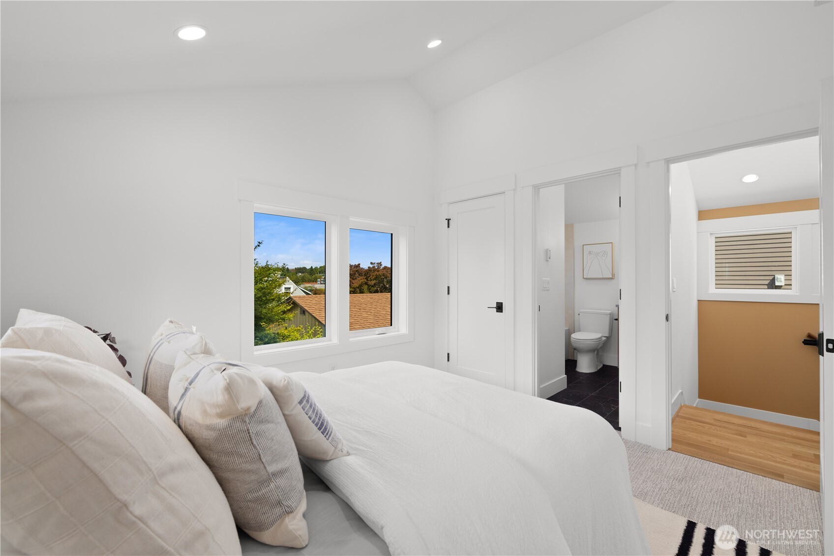 property viewer photo 18