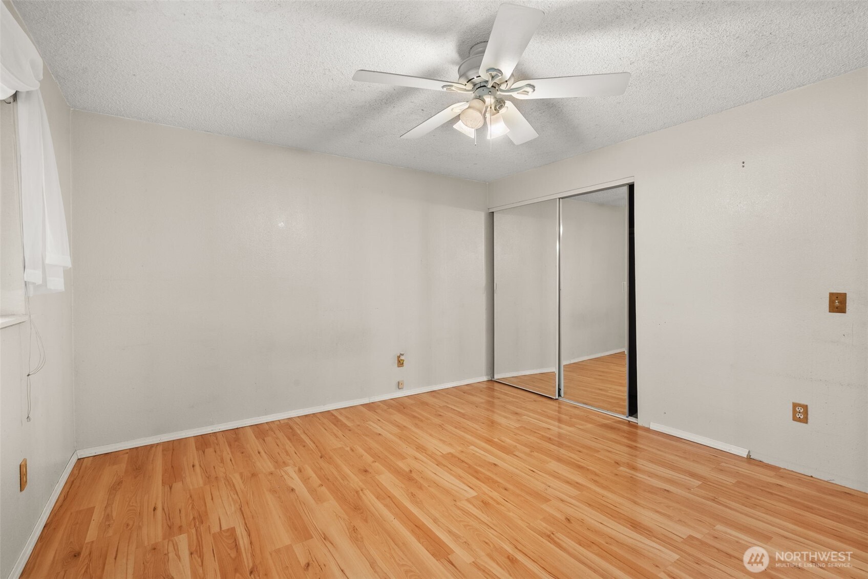 property viewer photo 12
