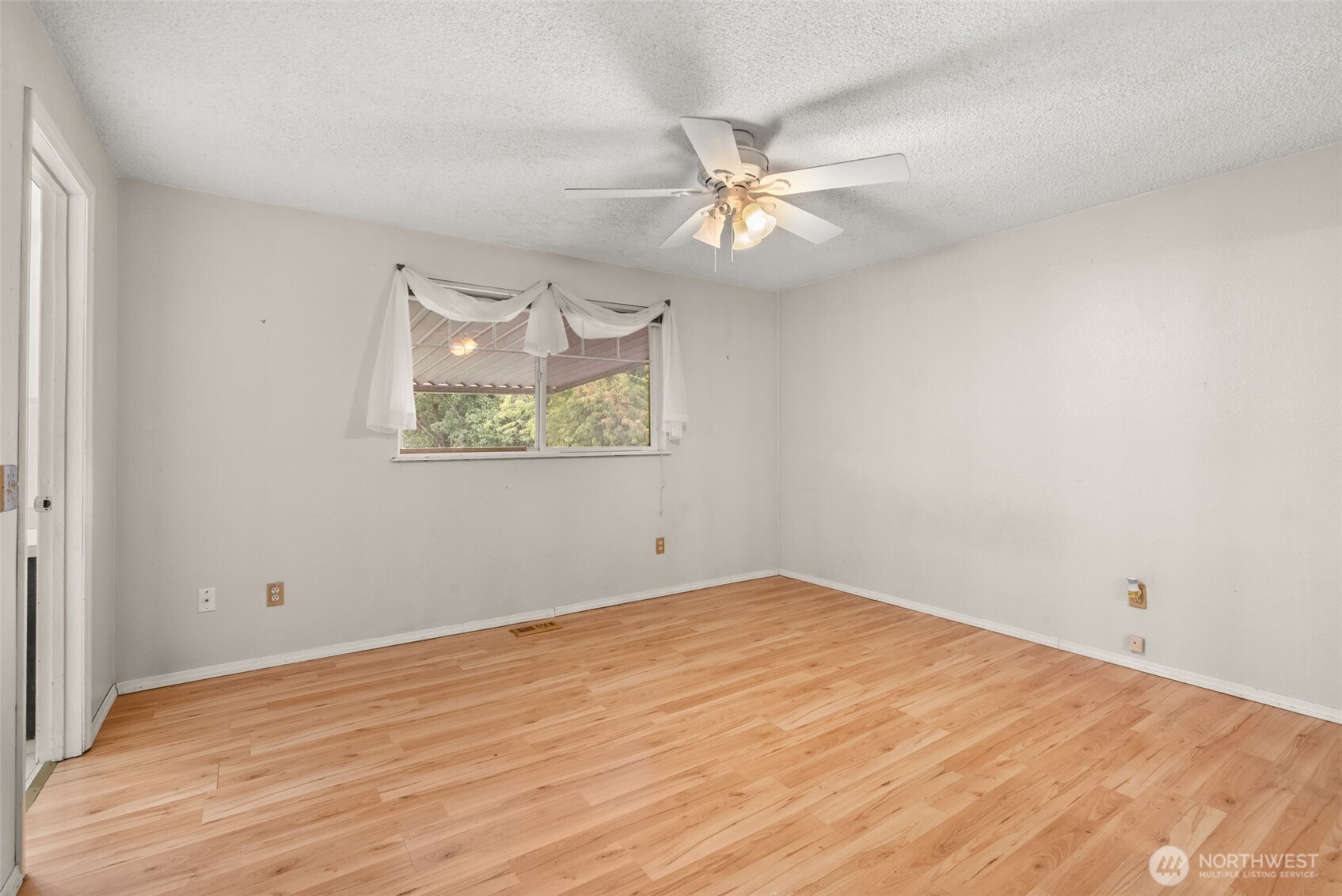 property viewer photo 7