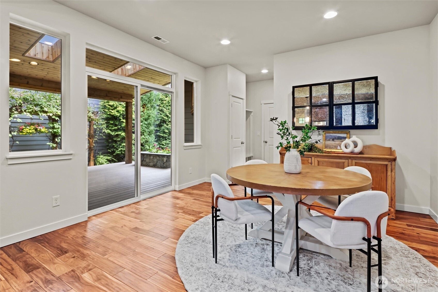 property viewer photo 9
