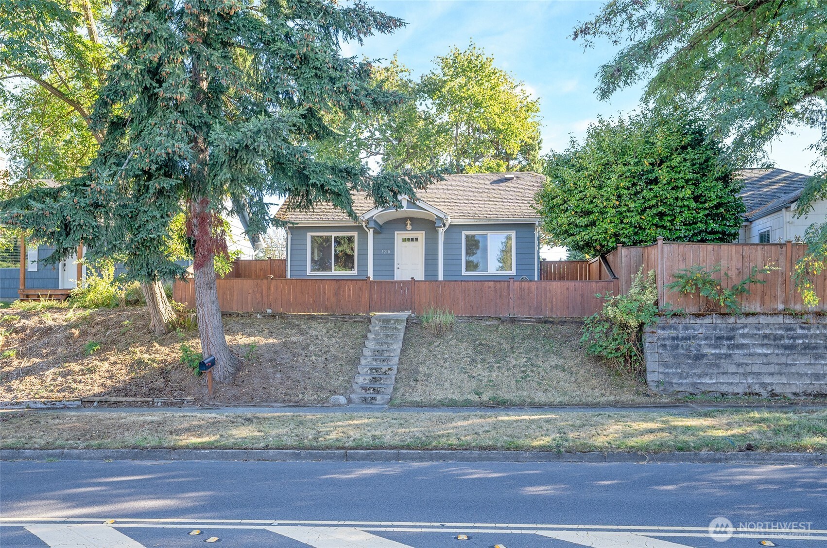 property viewer photo 1